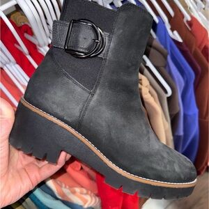Blondo Dakota Waterproof Black Ankle Booties with Buckle